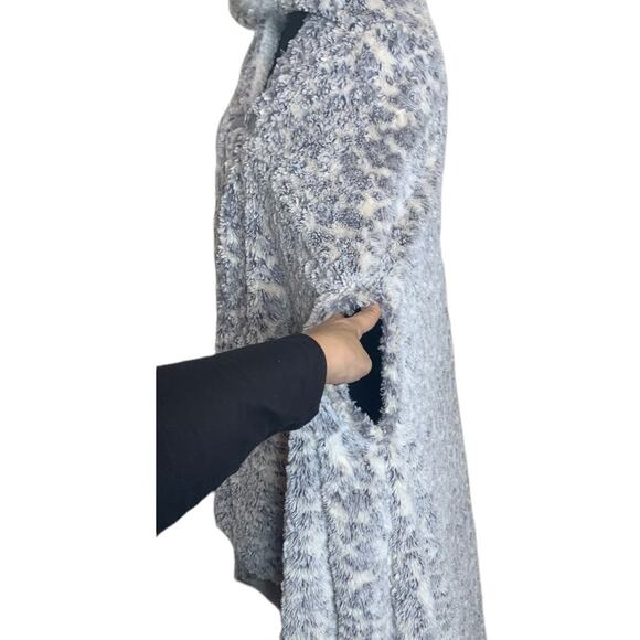 Women reversible hooded Plush wrap one size fits most - Picture 8 of 11